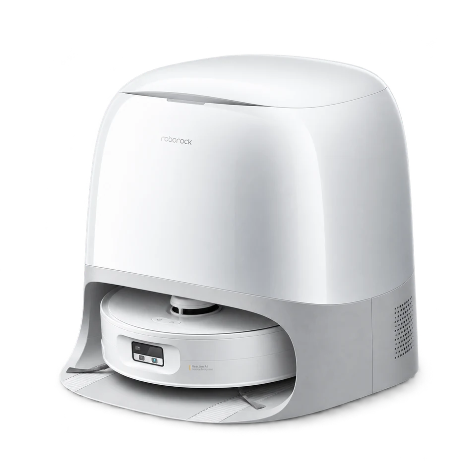 Studio portrait of Roborock Qrevo Curv 2 Flow