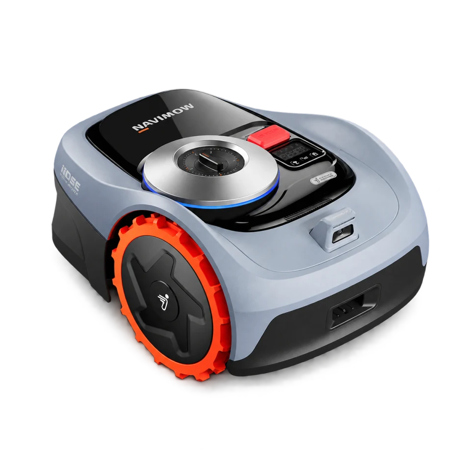 Studio portrait of Segway Navimow Navimow i105E
